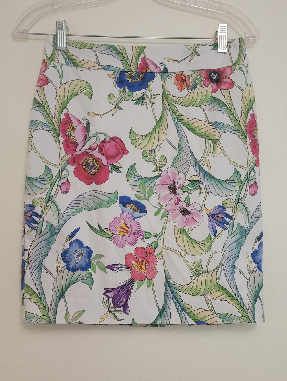 Ann Taylor White Pencil Skirt with Multicolor Floral Print Size 0 Petite
